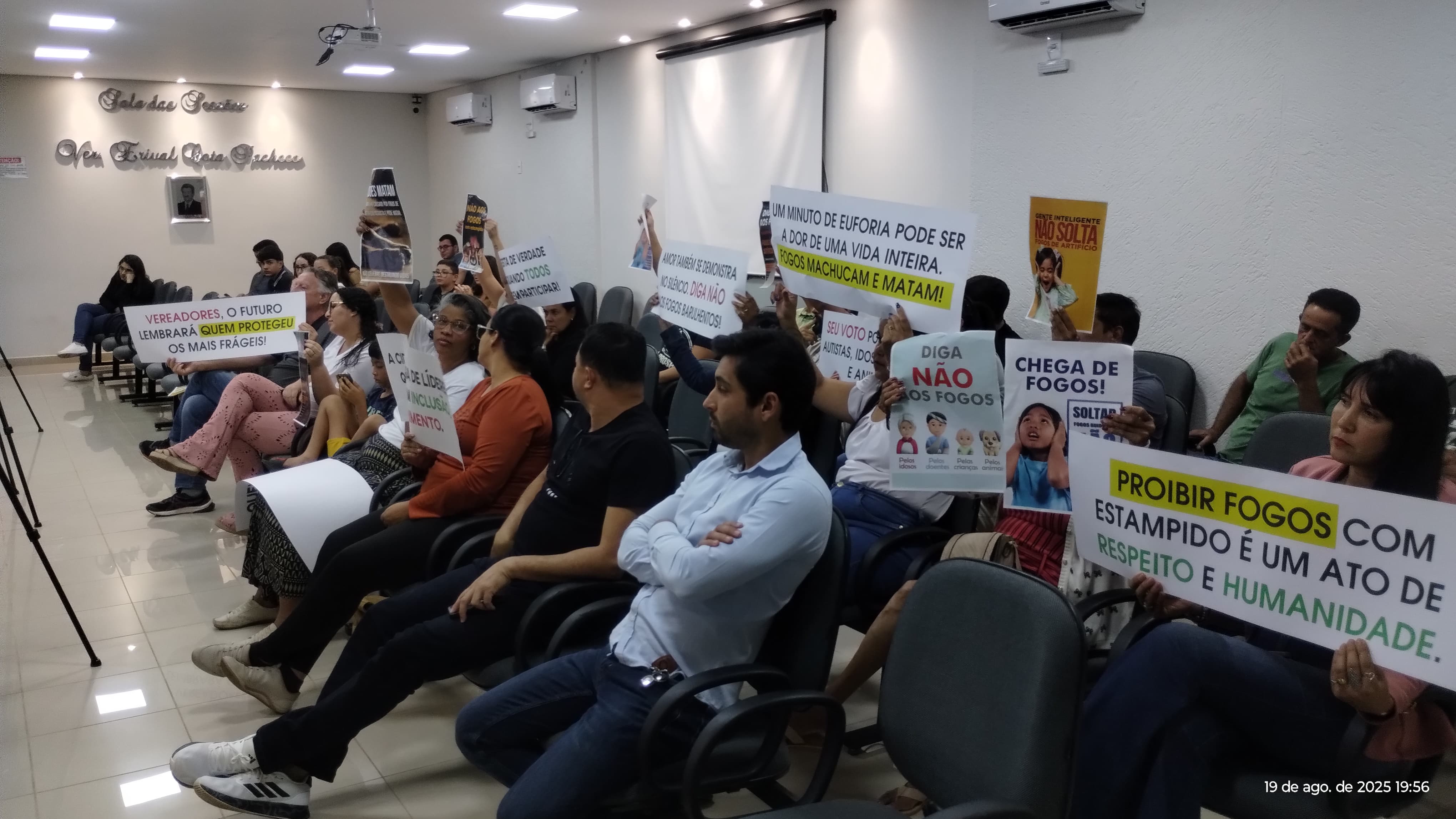 Protesto contra Fogos de Artifício com Estampido